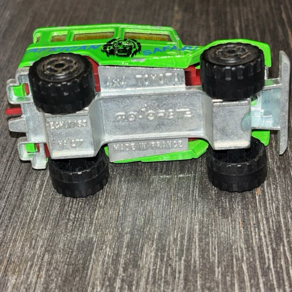 TOYOTA LAND CRUISER  J40 1989 VINTAGE AFRICAN MAJORETTE VERY GOOD CONDITION